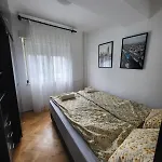 Modern And Comfortable In Lägenhet